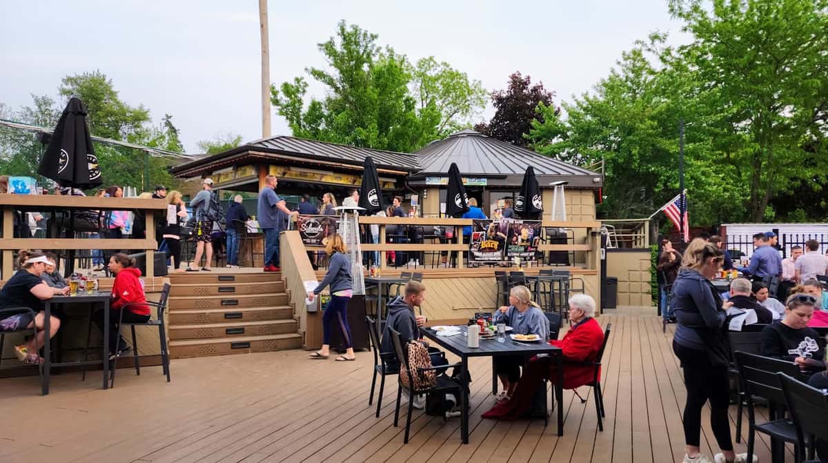 Sideouts Sports Tavern