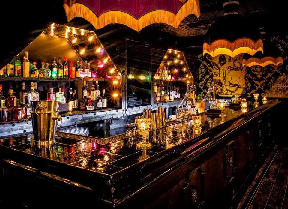 Bordel Cocktail & Cabaret 2