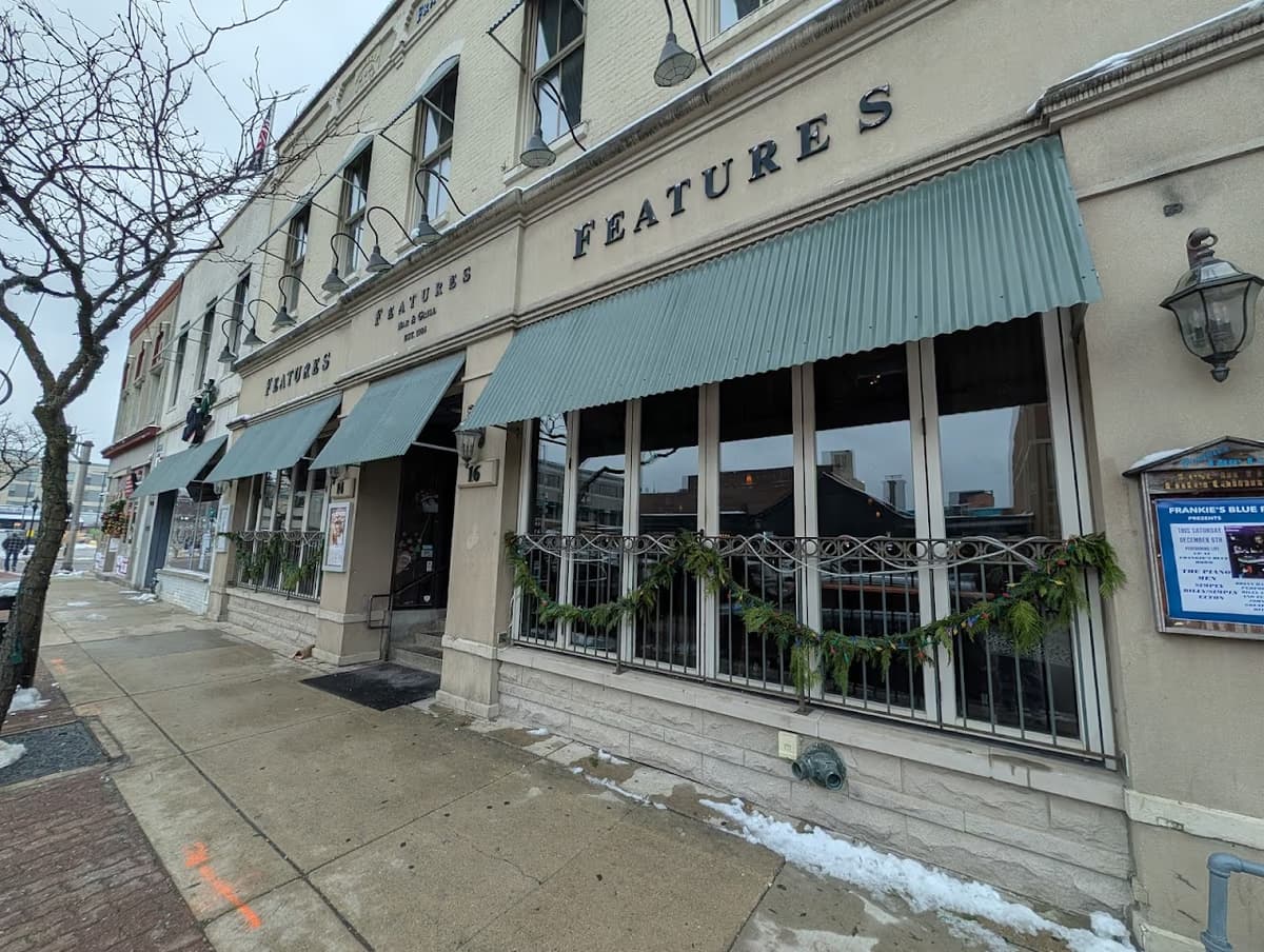 Features Bar & Grill 1