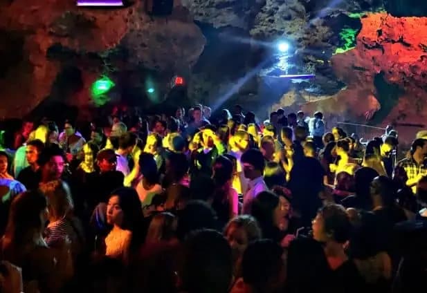 La Cueva Nightclub 2